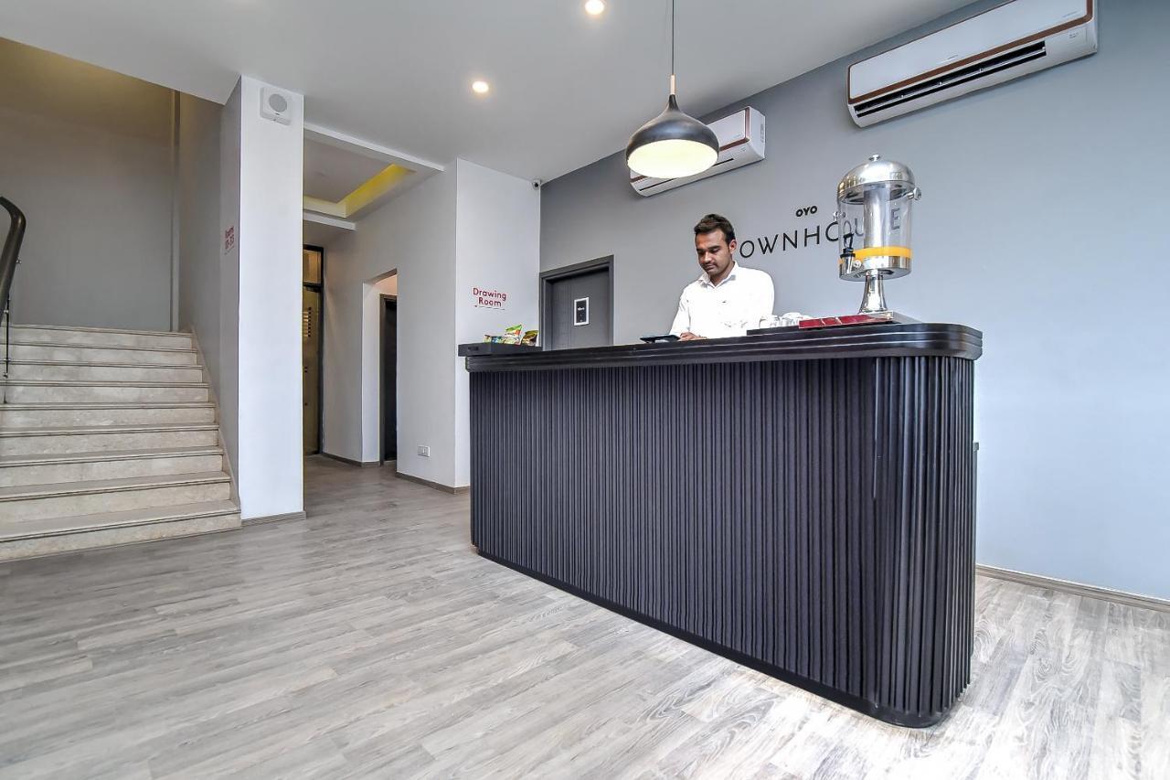 Hotel Oyo Townhouse 044 Sector 14 Gurugram Gurgaon Esterno foto