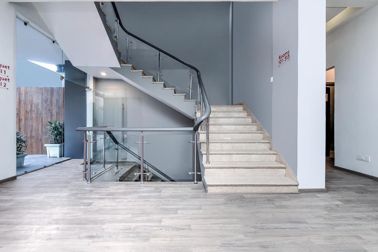 Hotel Oyo Townhouse 044 Sector 14 Gurugram Gurgaon Esterno foto