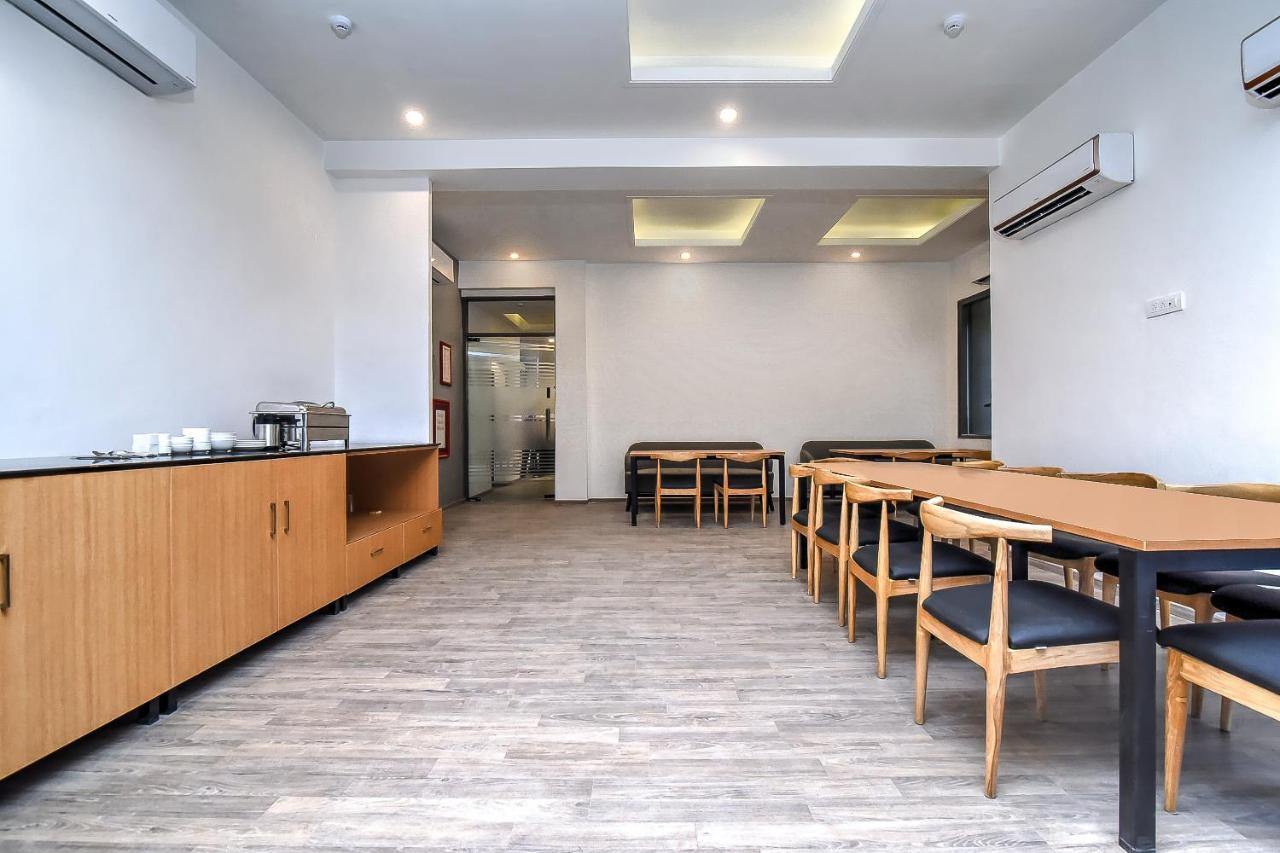 Hotel Oyo Townhouse 044 Sector 14 Gurugram Gurgaon Esterno foto