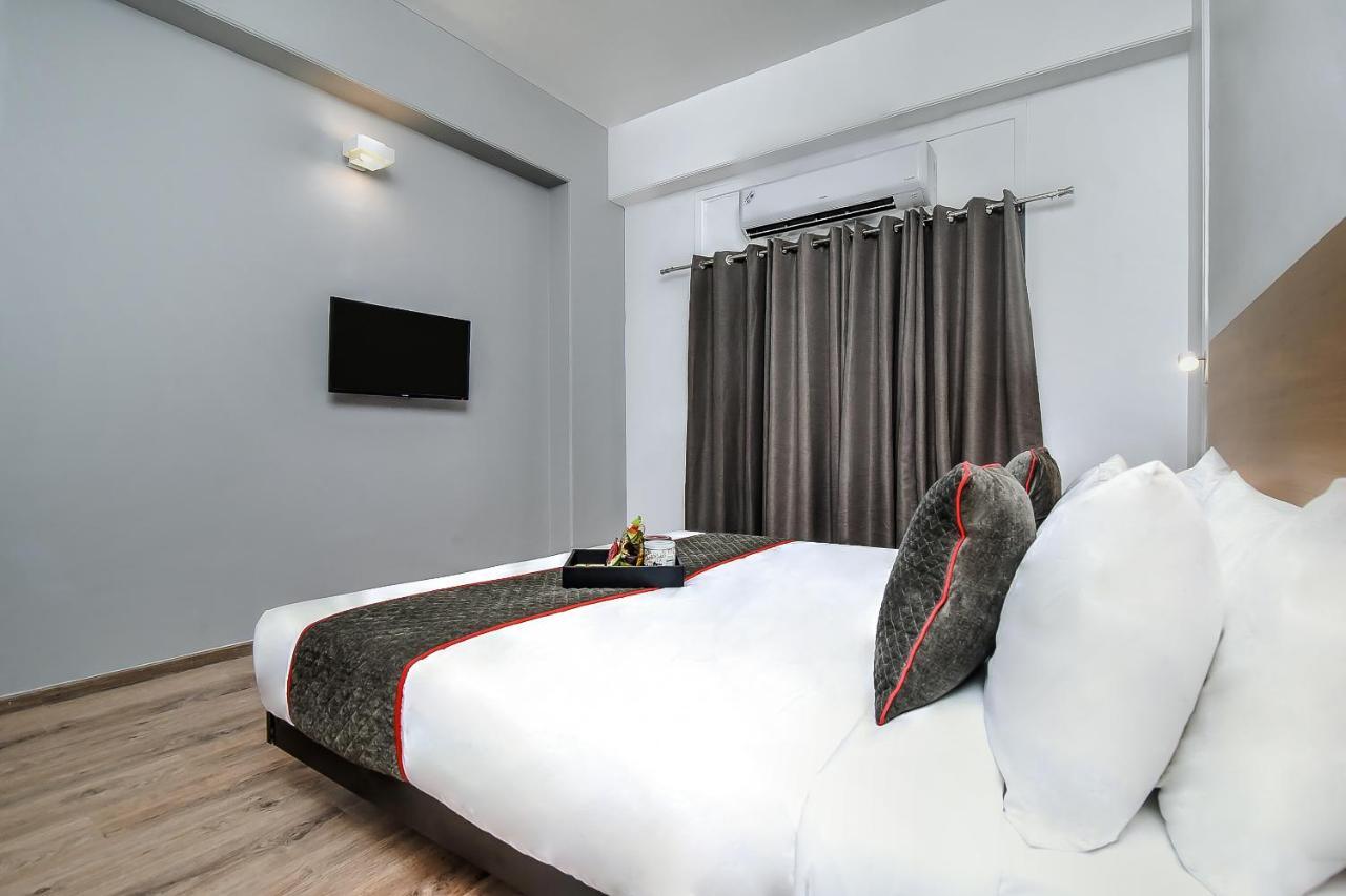 Hotel Oyo Townhouse 044 Sector 14 Gurugram Gurgaon Esterno foto