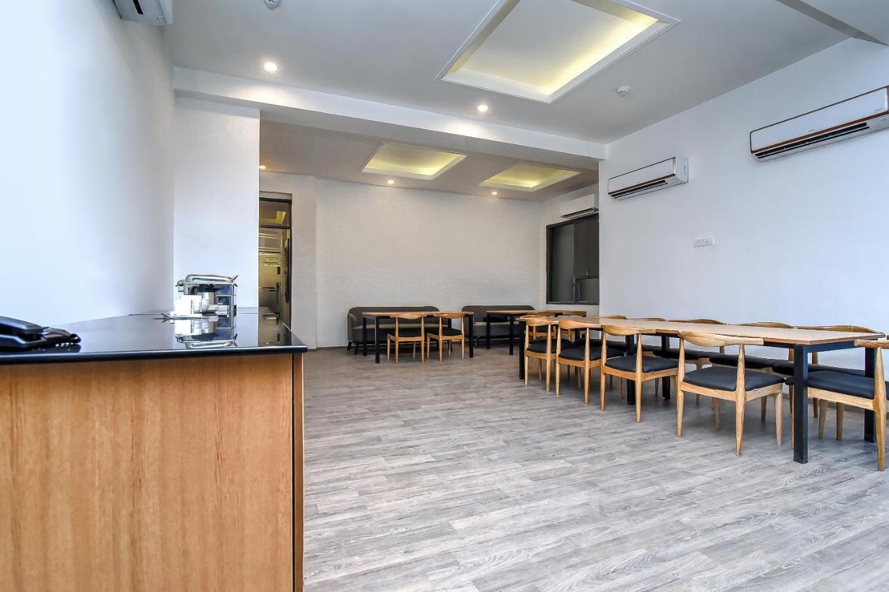 Hotel Oyo Townhouse 044 Sector 14 Gurugram Gurgaon Esterno foto
