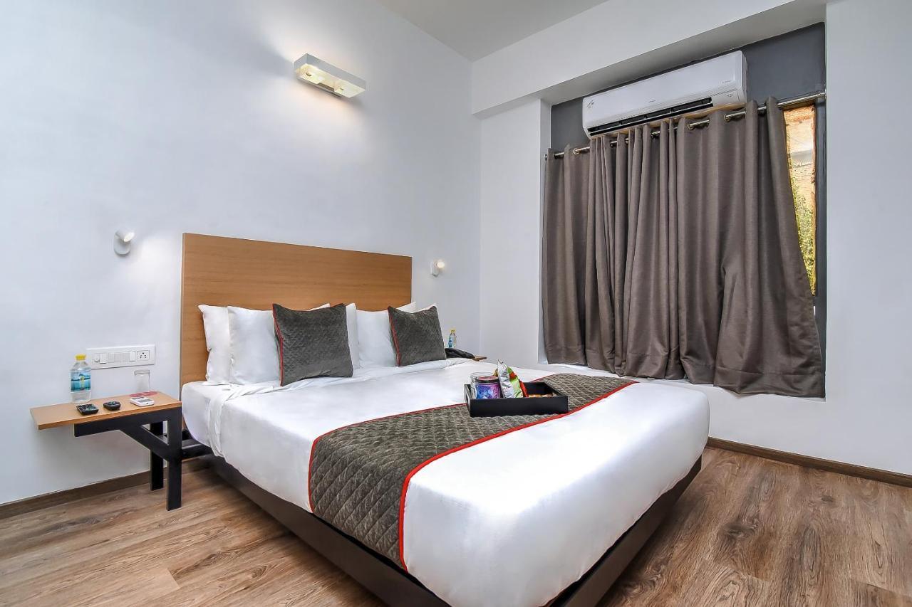 Hotel Oyo Townhouse 044 Sector 14 Gurugram Gurgaon Esterno foto