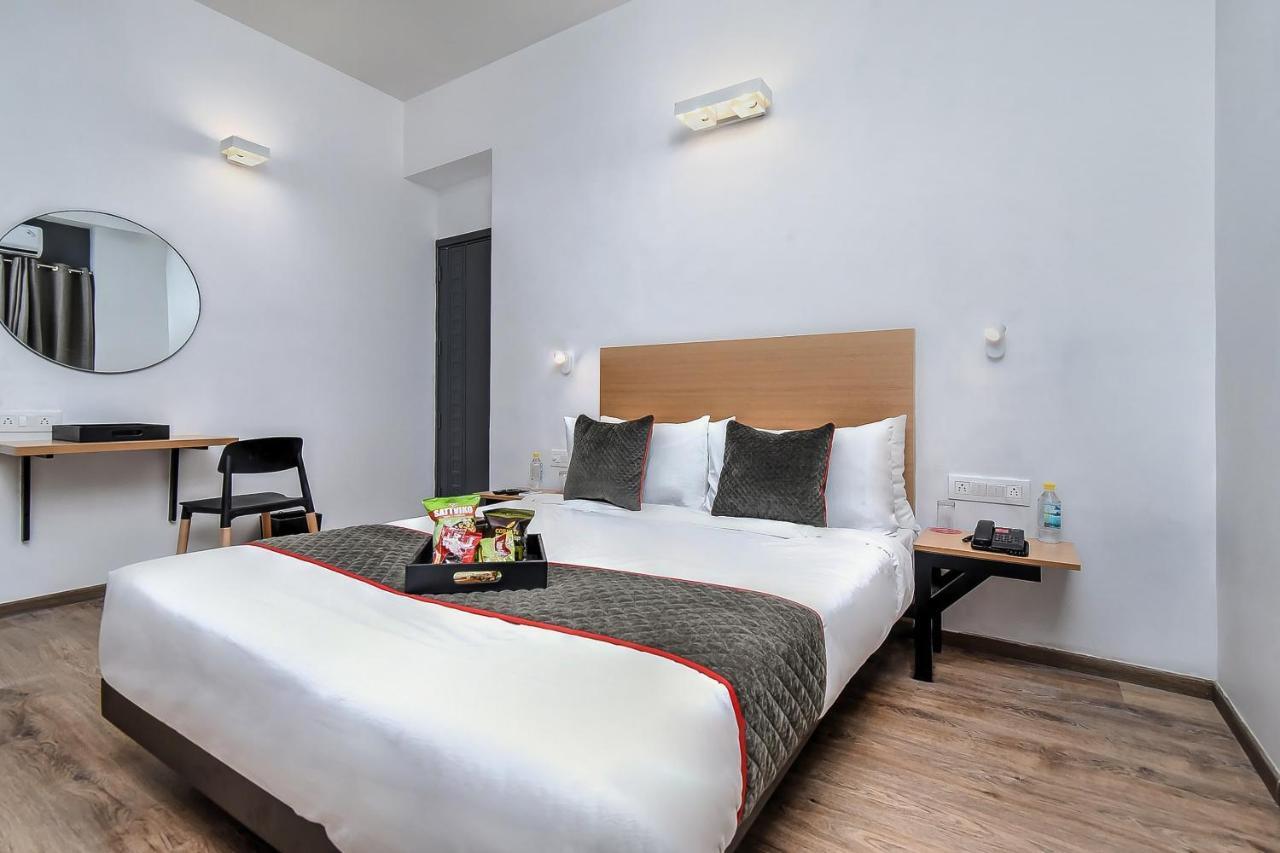 Hotel Oyo Townhouse 044 Sector 14 Gurugram Gurgaon Esterno foto