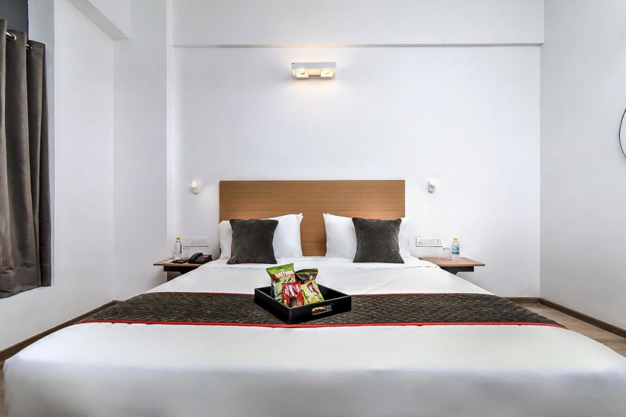 Hotel Oyo Townhouse 044 Sector 14 Gurugram Gurgaon Esterno foto