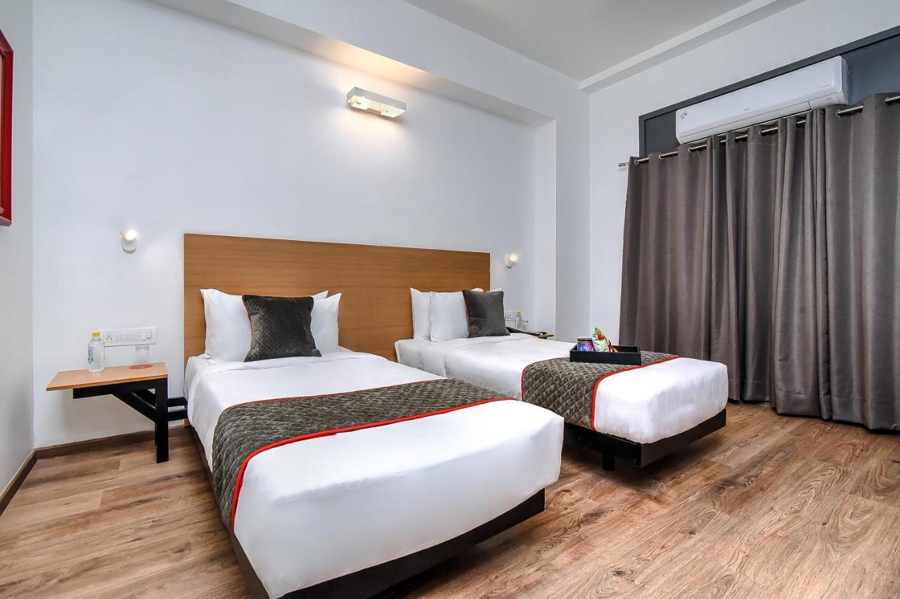 Hotel Oyo Townhouse 044 Sector 14 Gurugram Gurgaon Esterno foto