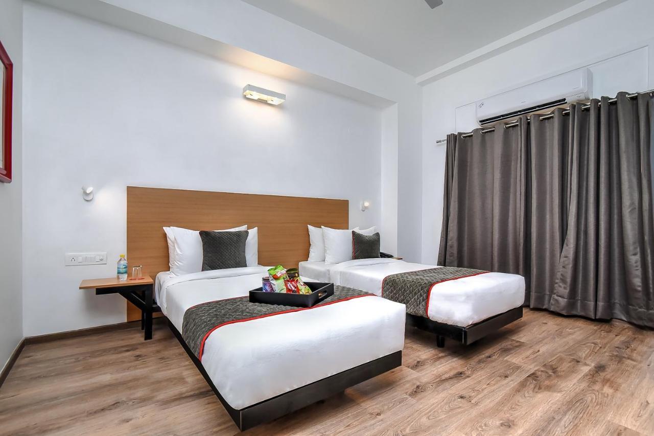 Hotel Oyo Townhouse 044 Sector 14 Gurugram Gurgaon Esterno foto