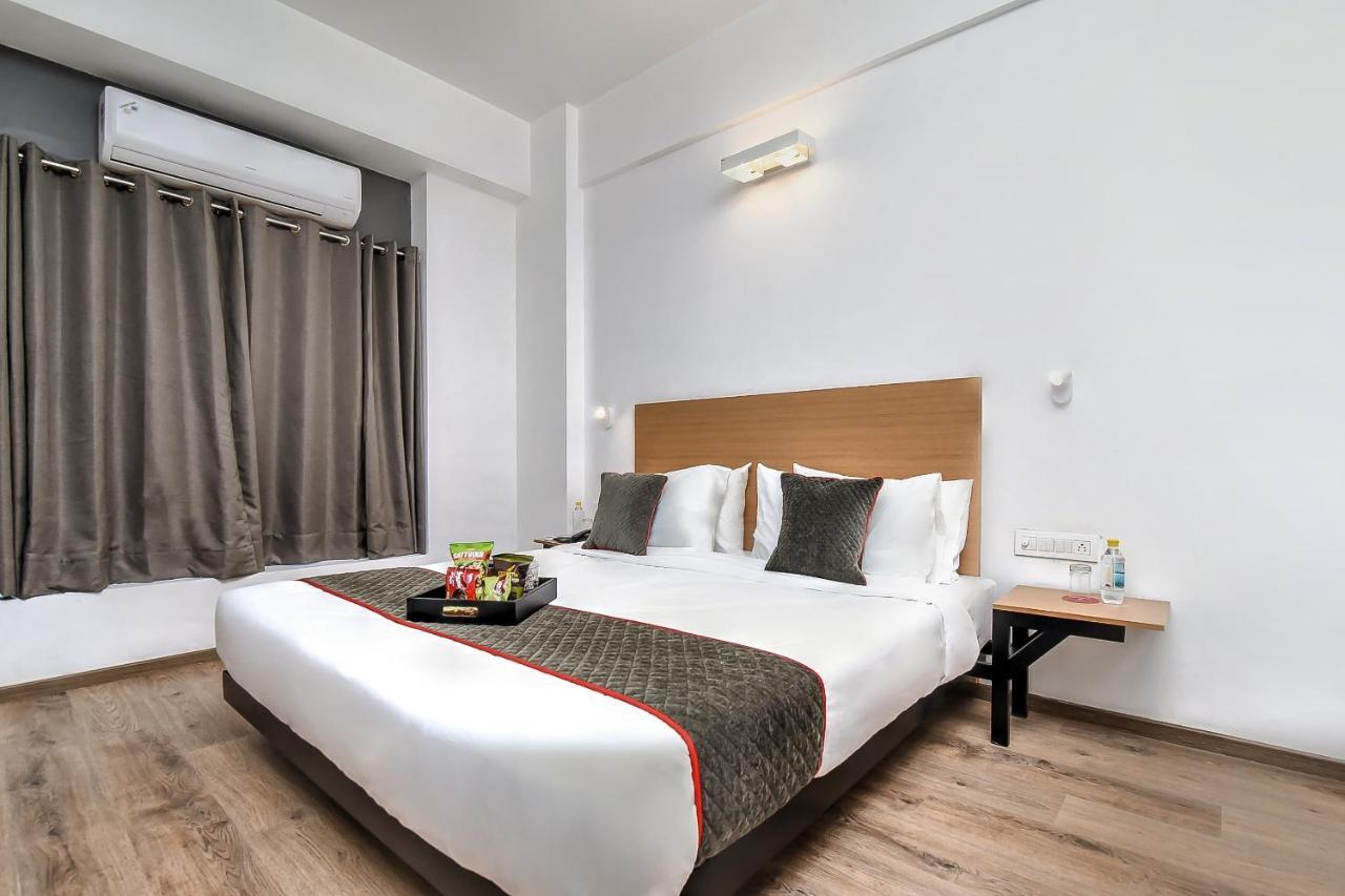 Hotel Oyo Townhouse 044 Sector 14 Gurugram Gurgaon Esterno foto