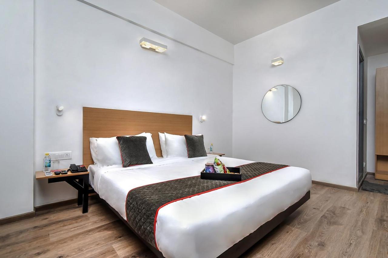 Hotel Oyo Townhouse 044 Sector 14 Gurugram Gurgaon Esterno foto