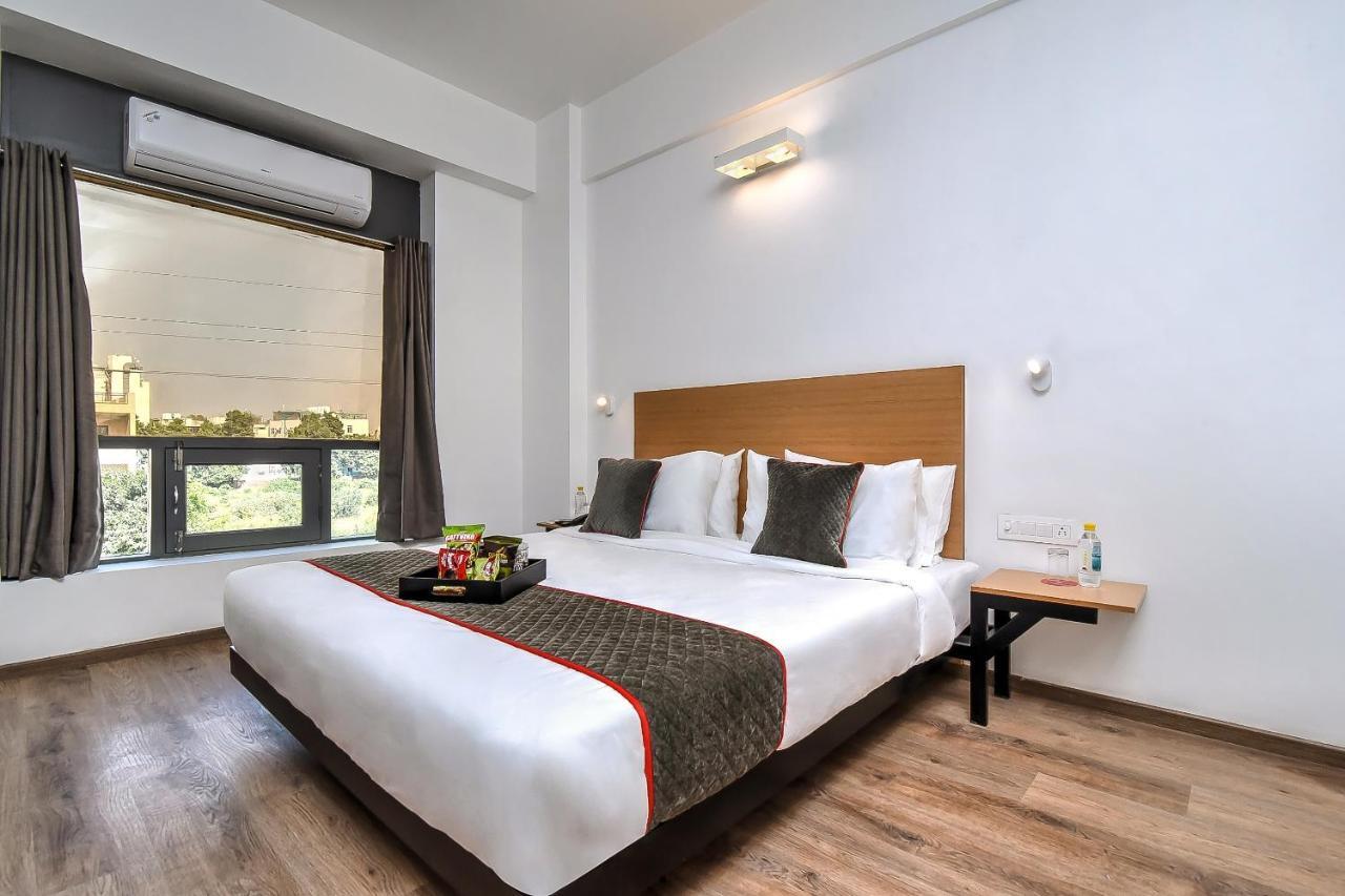 Hotel Oyo Townhouse 044 Sector 14 Gurugram Gurgaon Esterno foto